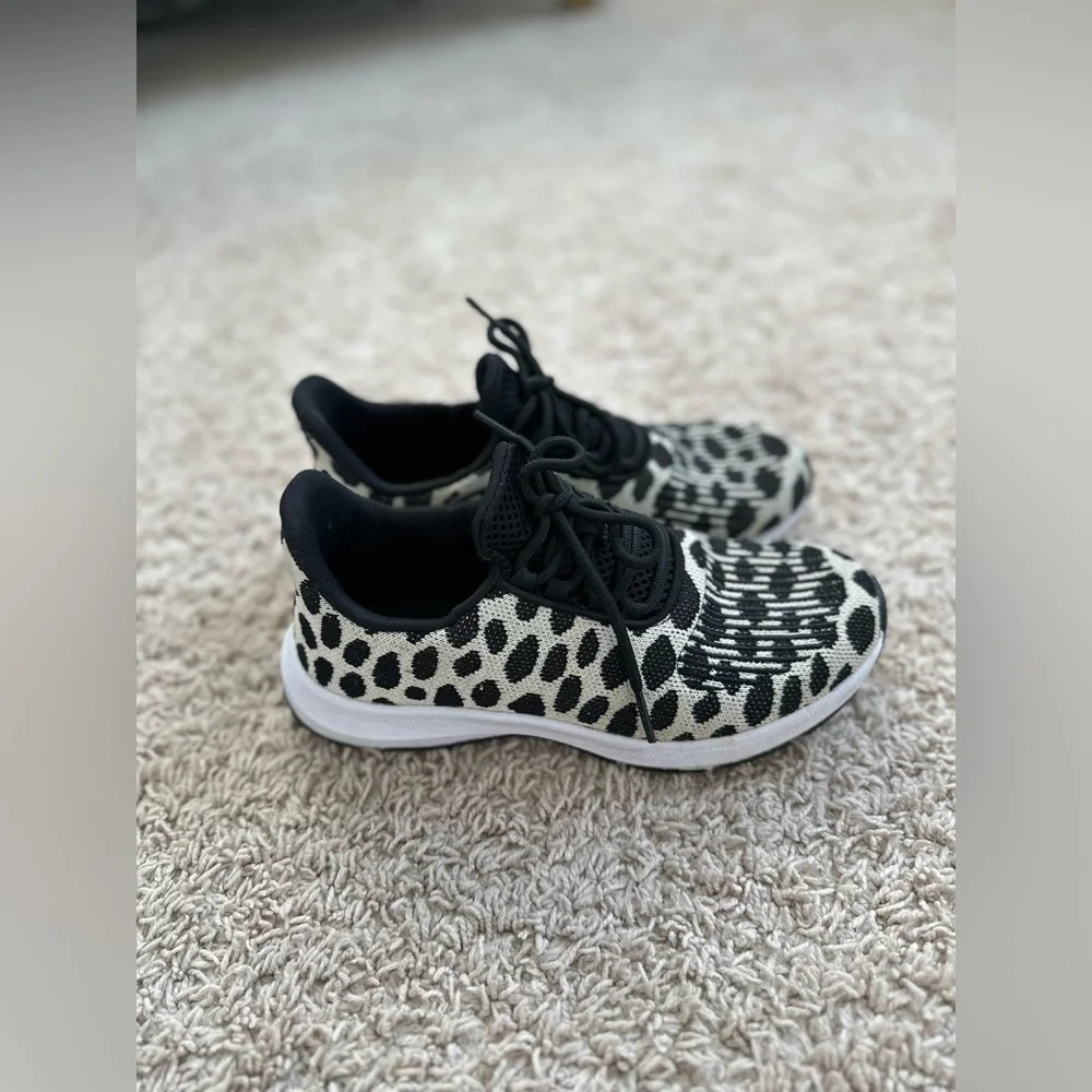 Athletic Works Women's Soft Running Sneakers in a leopard print size 6